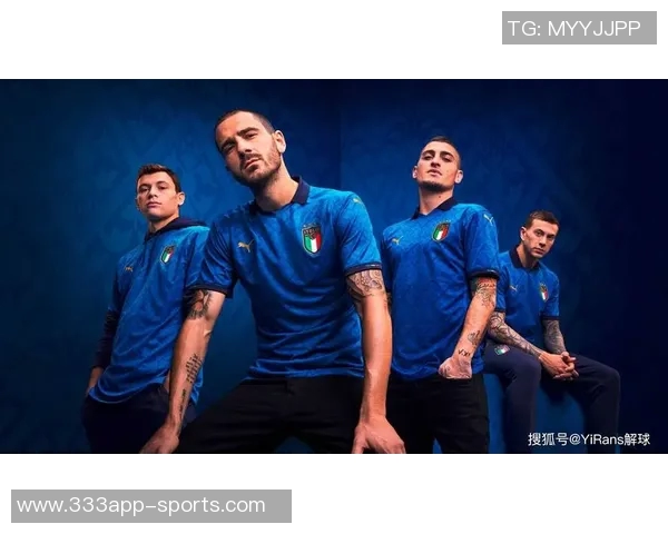 意大利足球队海报发布多纳鲁马巴雷拉雷特吉携手展现无悔拼搏精神